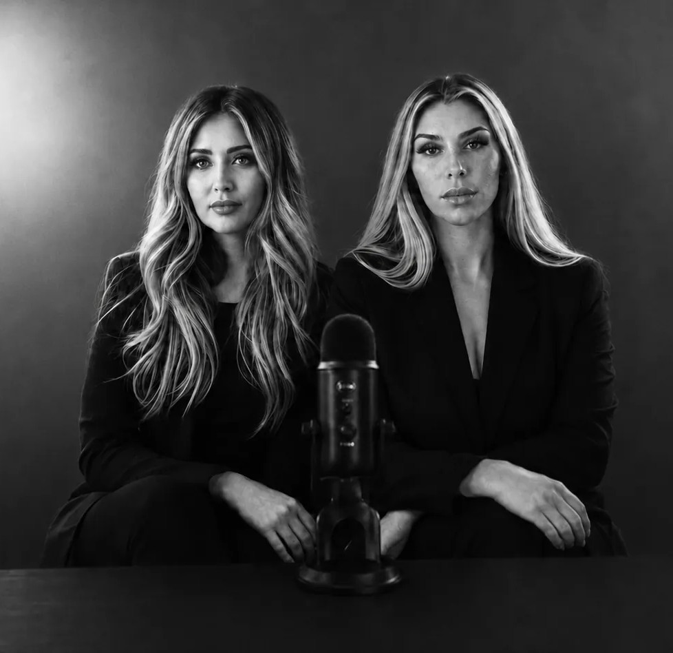 Nathalie Bleicher-Woth und Irina Yalcin am Mikrofon